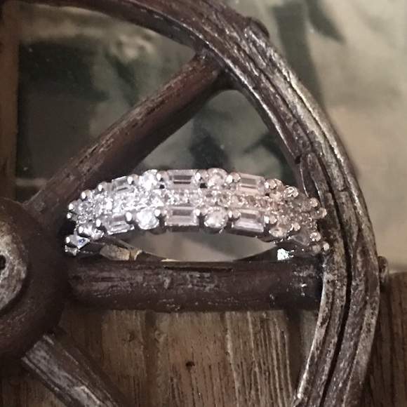 Crown Cross Ring - Picture 3 of 8